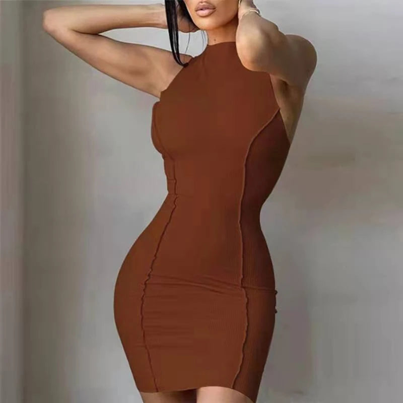 Mini abito aderente da donna senza maniche con scollo rotondo