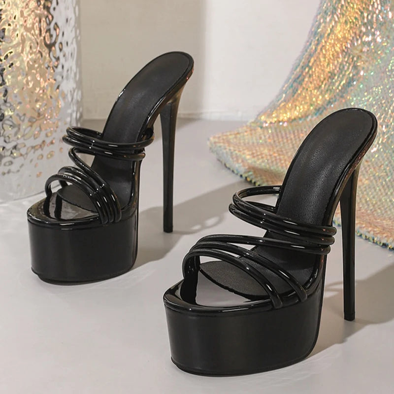 Mules donna Liyke nere lucide con fasce e plateau