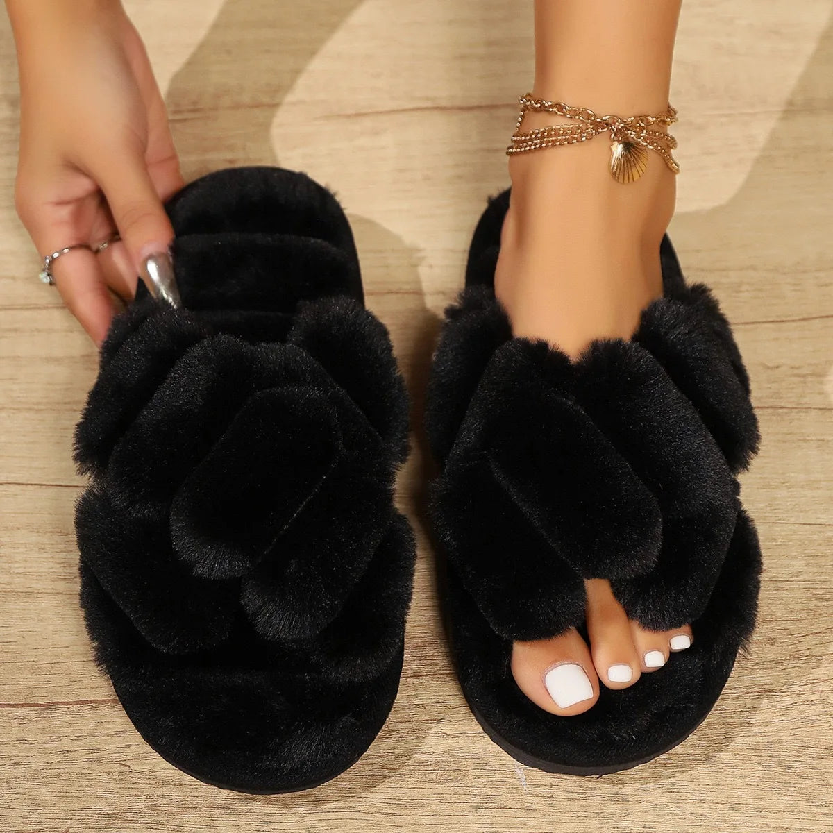 Zapatillas de felpa con tiras cruzadas para mujer, sandalias de casa de invierno con punta abierta, pantuflas de piel sintética, calzado plano de algodón para mantener el calor