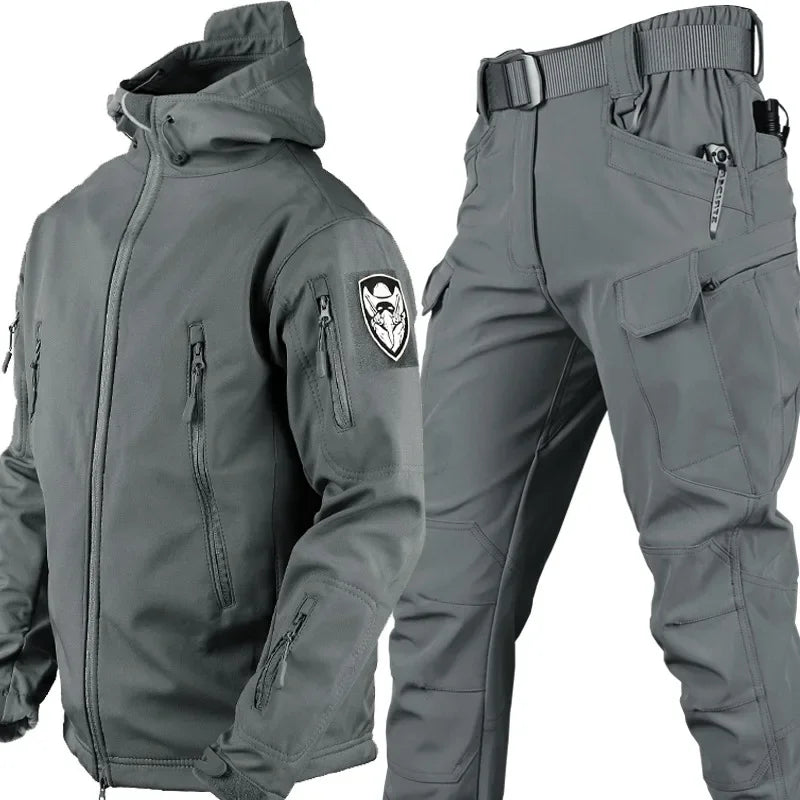 Winterverdickter Herren-Tarnanzug, wasserdichtes taktisches Trainingsset, Kapuzenjacke mit vielen Taschen, Fleecehose, Outdoor-Jagd, 2-teilig