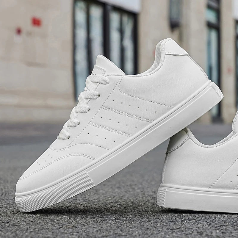 Chaussures de skate classiques en cuir pour homme, à lacets, plates et décontractées, antidérapantes, pour la marche au quotidien, noir et blanc, 2 coloris
