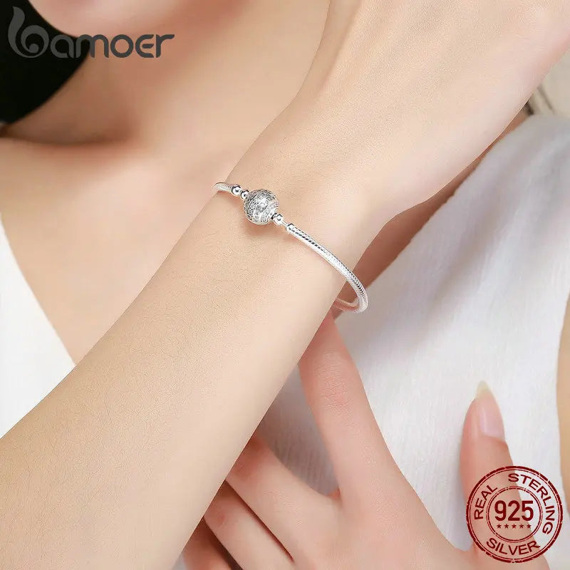 Bracelet with flower motif