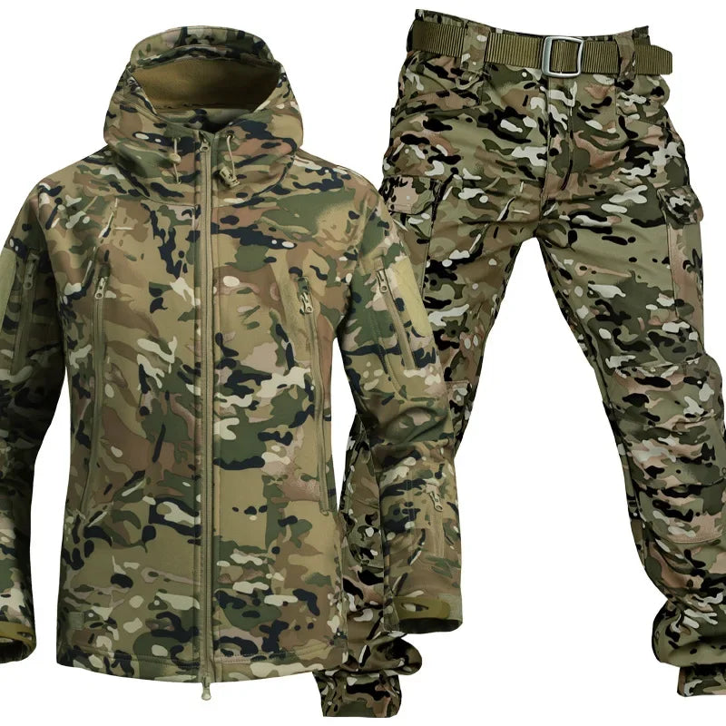Winterverdickter Herren-Tarnanzug, wasserdichtes taktisches Trainingsset, Kapuzenjacke mit vielen Taschen, Fleecehose, Outdoor-Jagd, 2-teilig