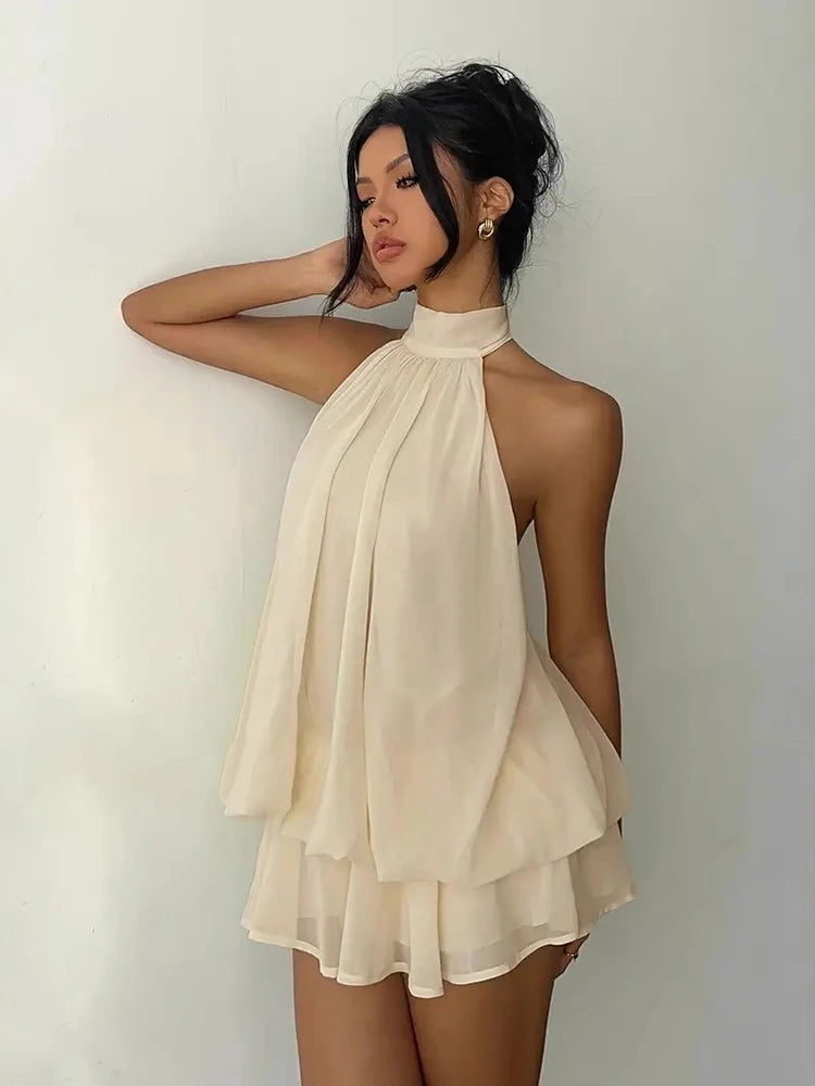 Mini abito da donna con scollo halter e dettagli arricciati