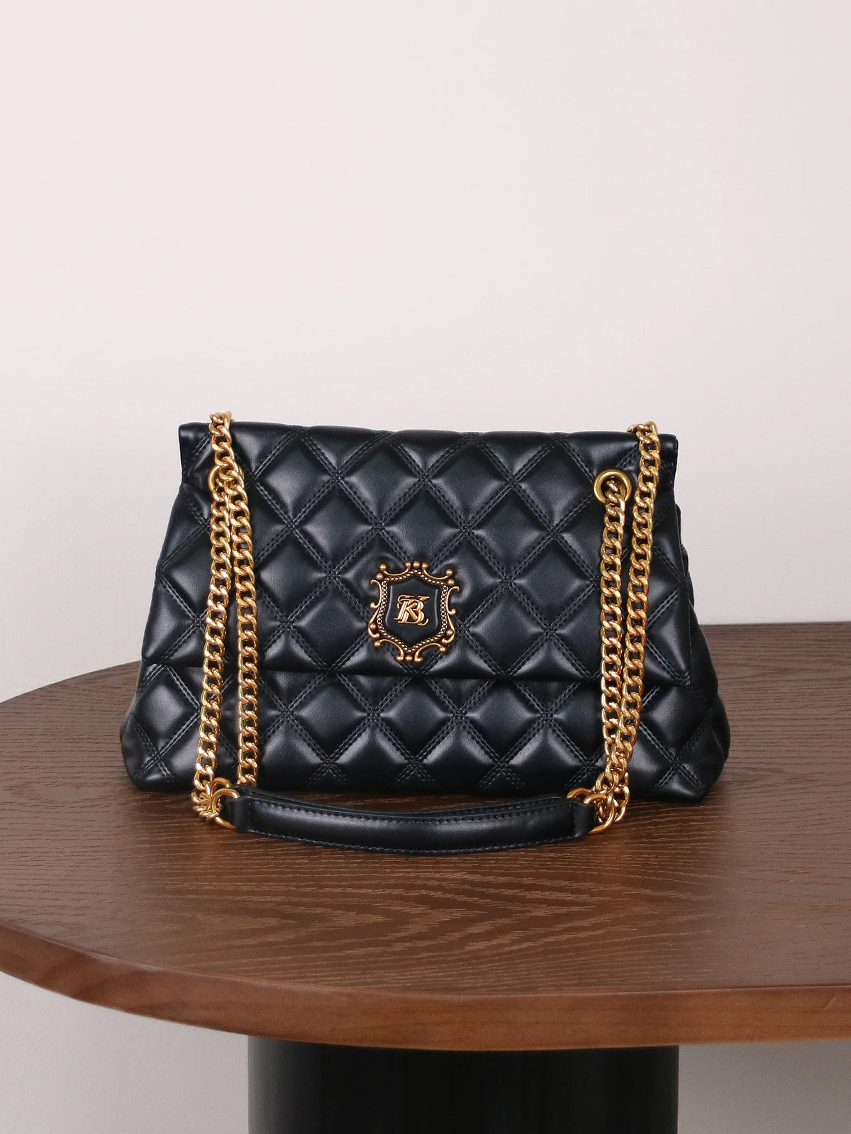 2026 Fashion New Luxury Handbag Joker Temperament Diamond Shoulder Bag High Sense Chain Large Capacity Elegant Commuter Bag One-