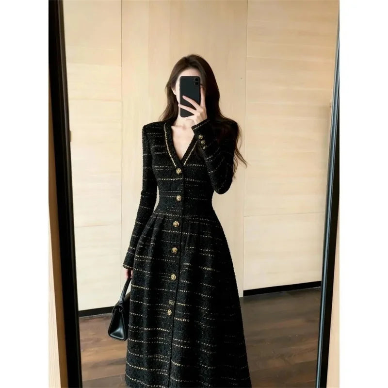 Abito lungo da donna con scollo a V e bottoni