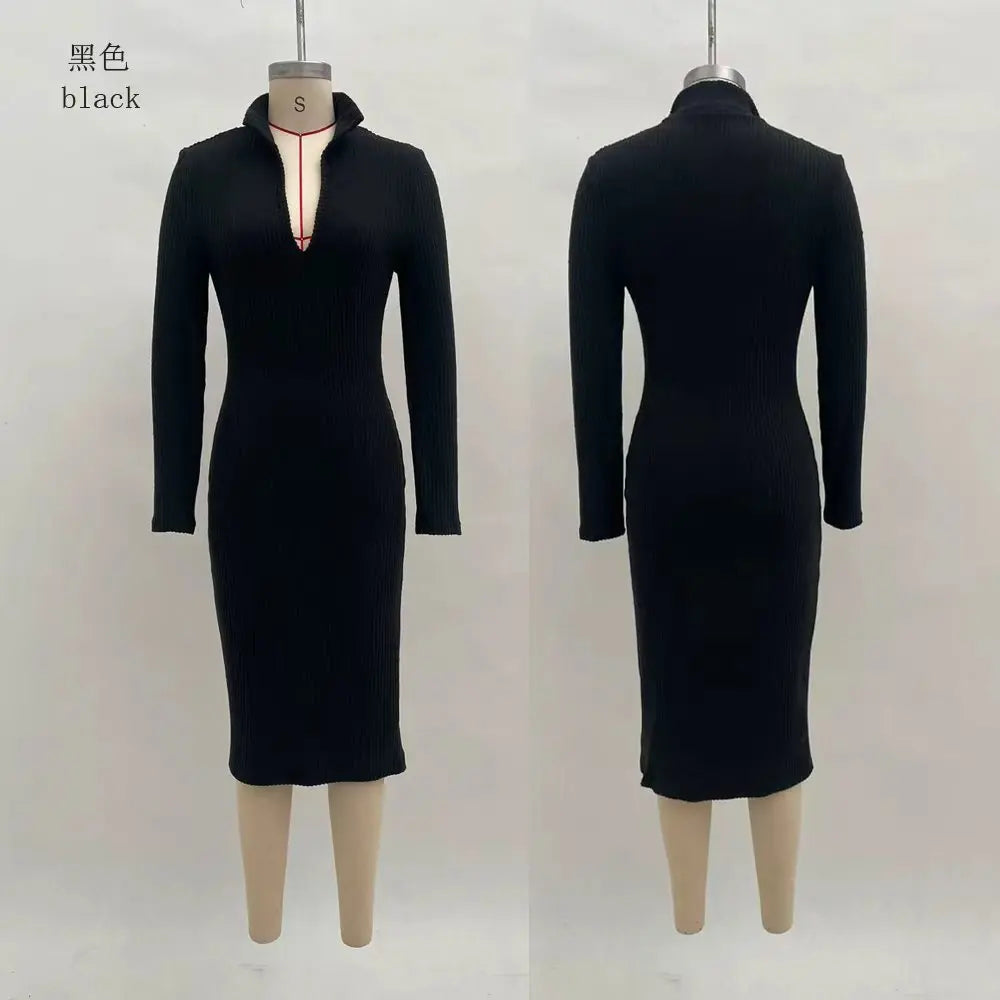 Abito in maglia da donna con scollo a V e vita segnata