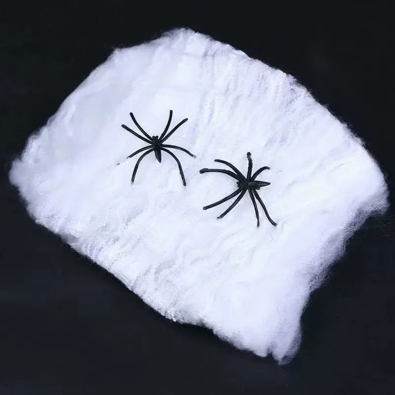 Dekorative Halloween-Spinnweben mit Spinnen