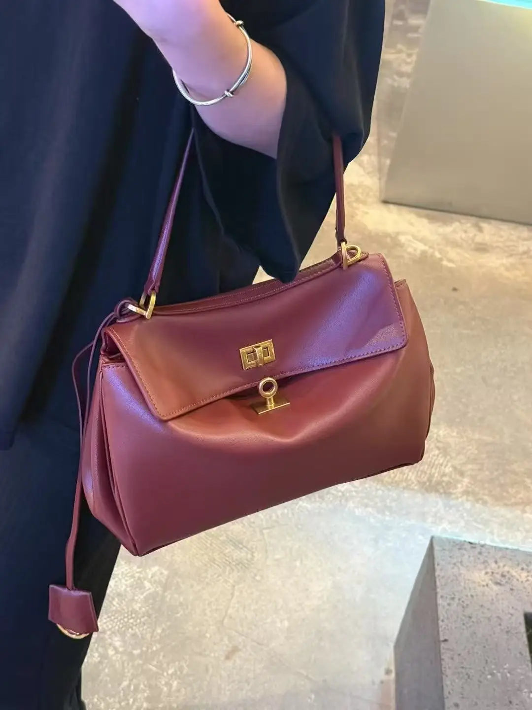 2026 New Luxury Brand Women Handbags Genuine Leather Shoulder Bags Women Retro Silver Buckle Tan Cowboy Bags Woman Totes