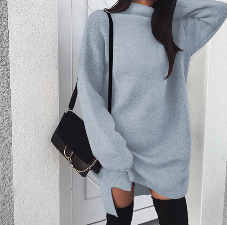 Abito in maglia da donna a collo alto con spacco