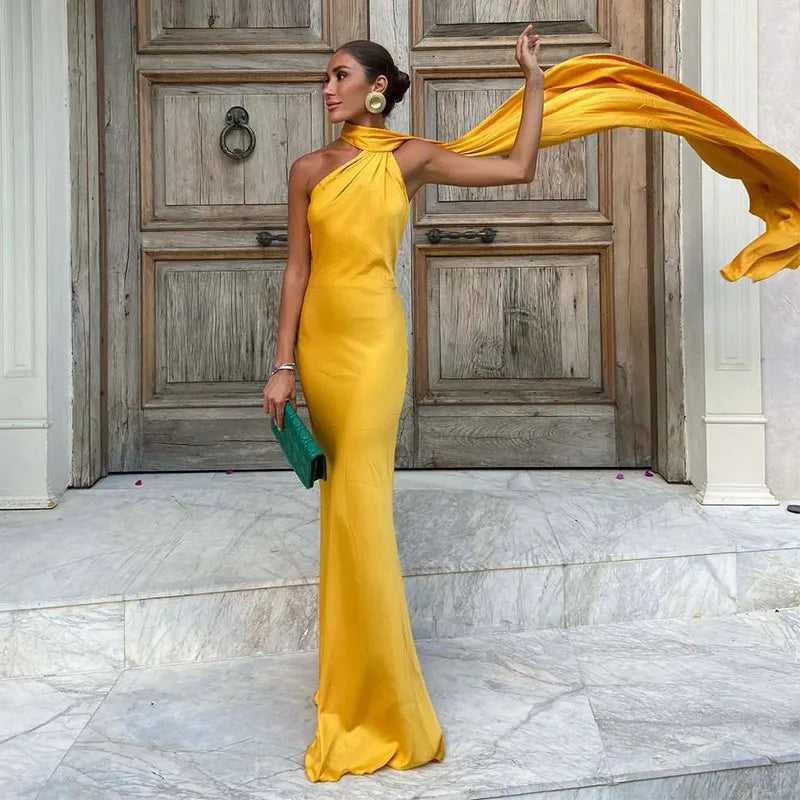 Abito lungo donna con scollo halter e schiena scoperta — immagine 12