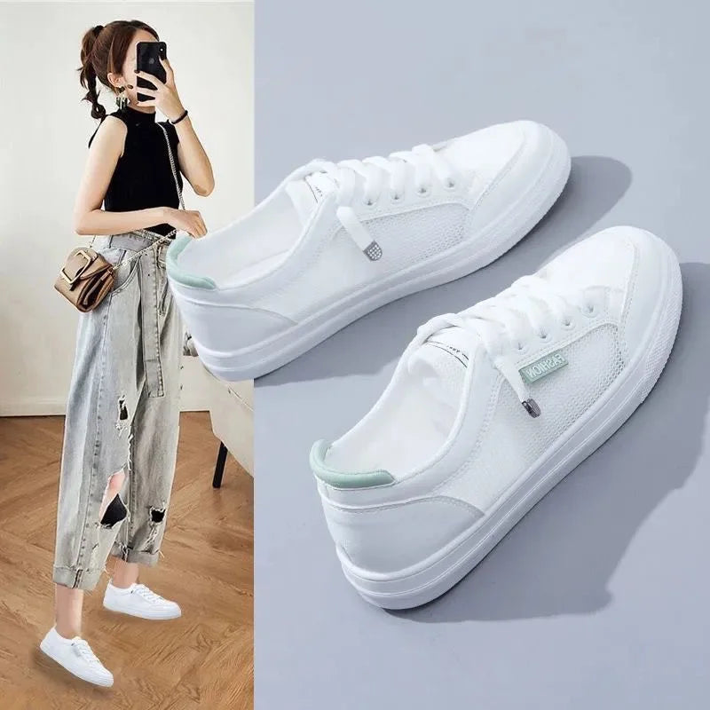 Sneaker bianche da donna in mesh con lacci