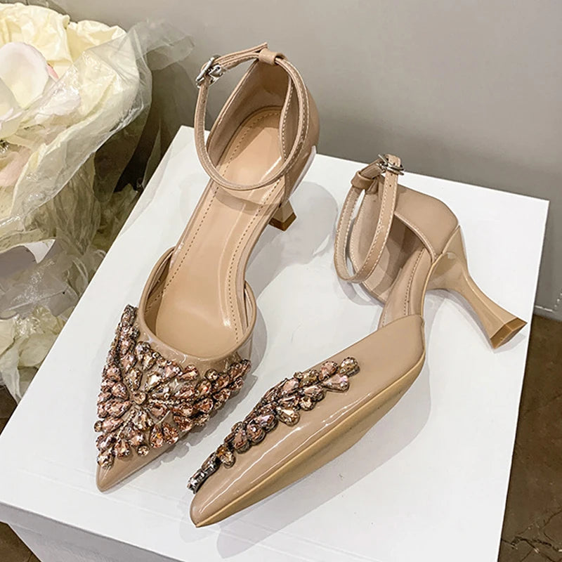Scarpe donna Liyke a punta con gemme decorative