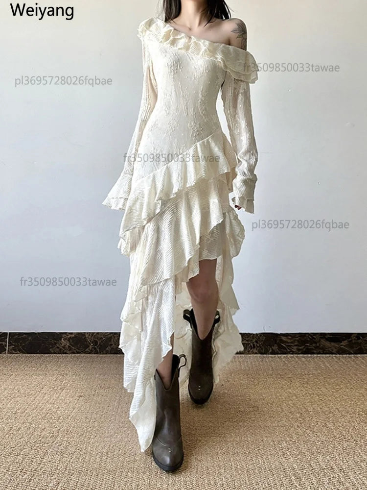 Vestido largo elegante ajustado de mujer color albaricoque con volantes, corte asimétrico, cuello diagonal y manga larga, moda primavera-otoño 2026, 1DJ0523