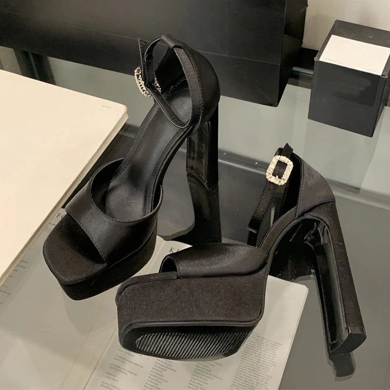 Sandali donna Liyke neri con plateau e tacco largo