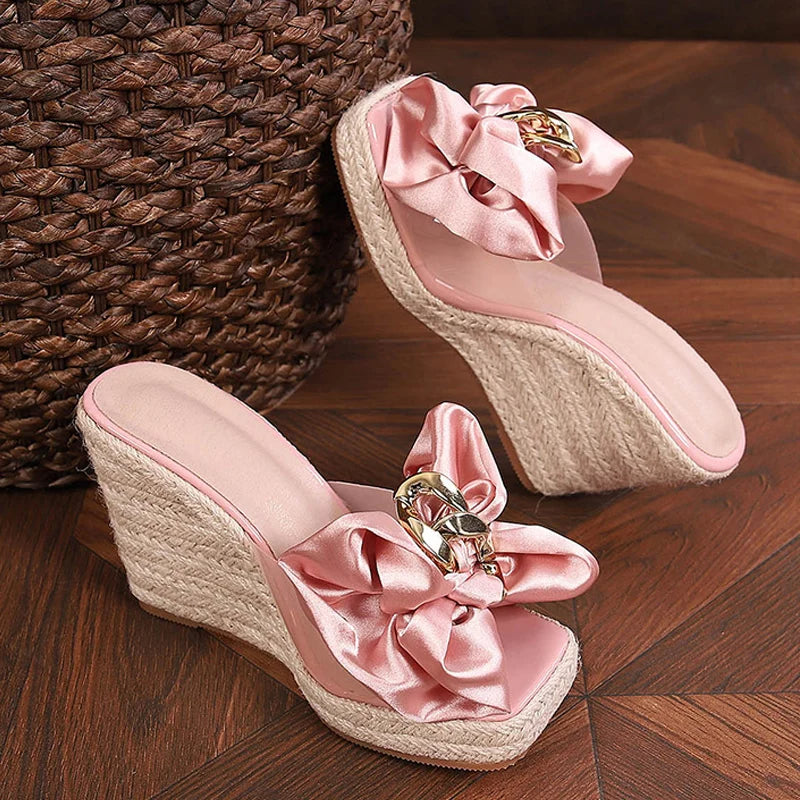 Mules donna Liyke con zeppa intrecciata e fiocco
