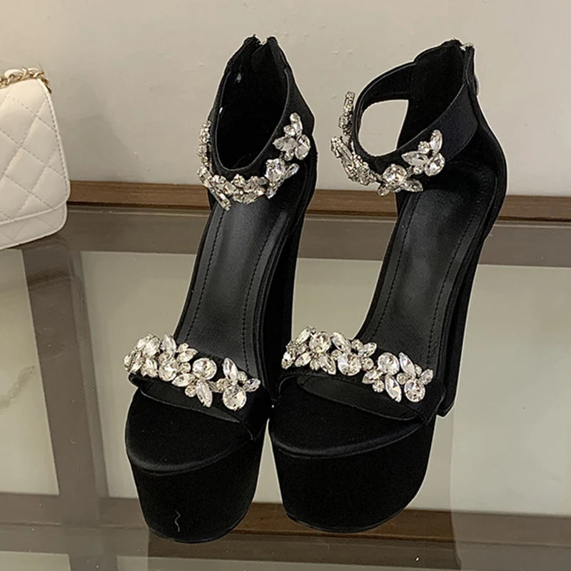 Sandali donna Liyke neri con decori floreali e plateau