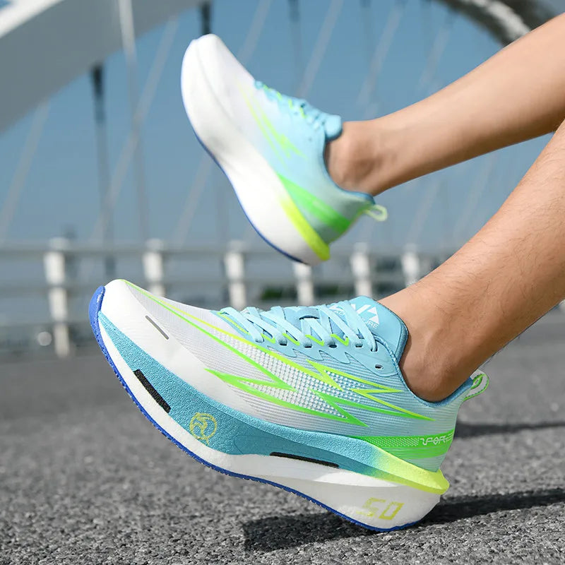 Schnür-Sportschuhe