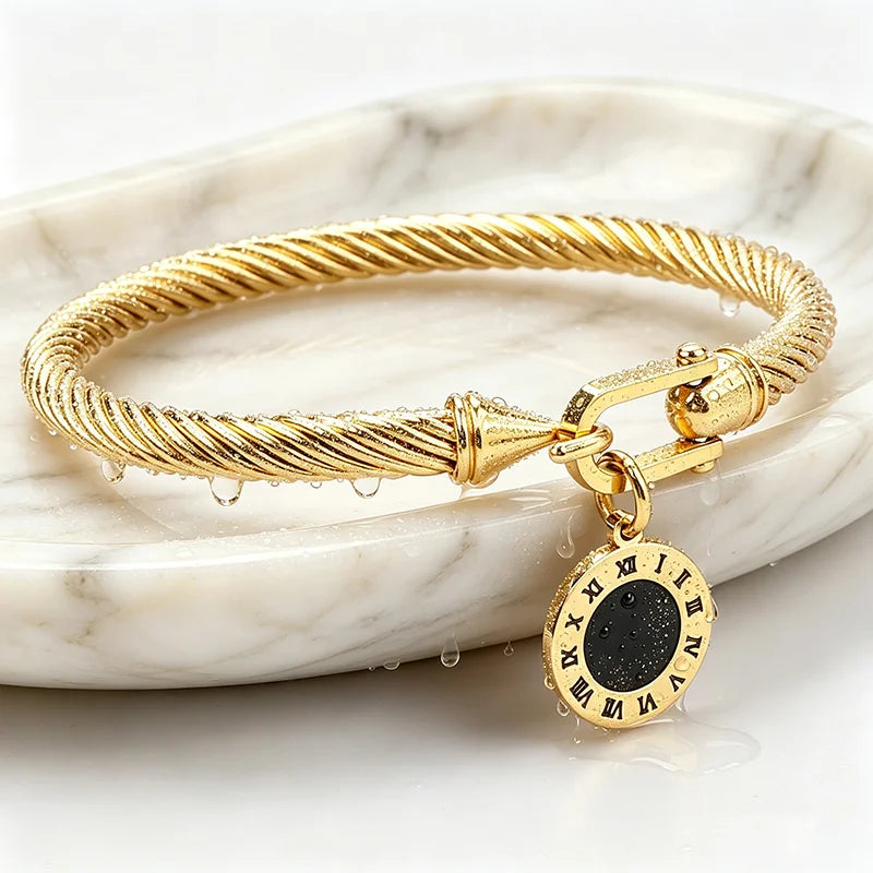 316L Edelstahl Gedrehte Kabelarmreif Römische Ziffern Anhänger Rundes Charm-Armband Wasserfest Hypoallergen Farbbeständig Damenschmuck