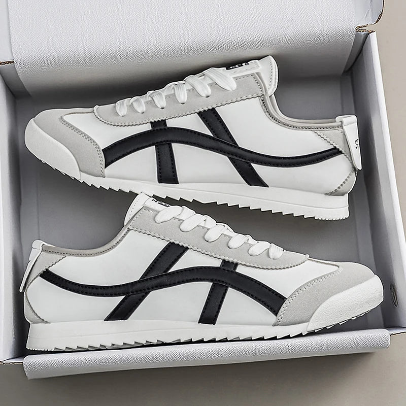 Modische und vielseitige gestreifte Herren-Freizeitschuhe, geeignet für den täglichen Gebrauch und beim Wandern.