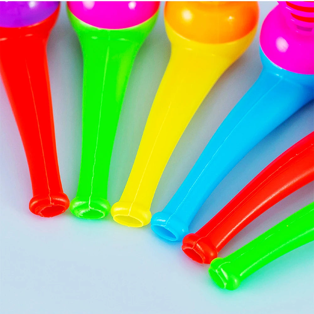 Gioco con tubi a soffio e palline sospese per feste