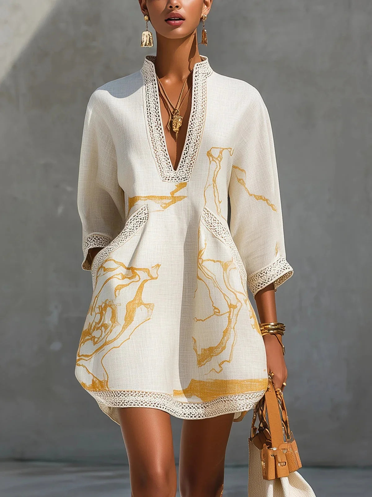 Mini abito donna stampato con scollo a V e maniche a tre quarti — immagine 4