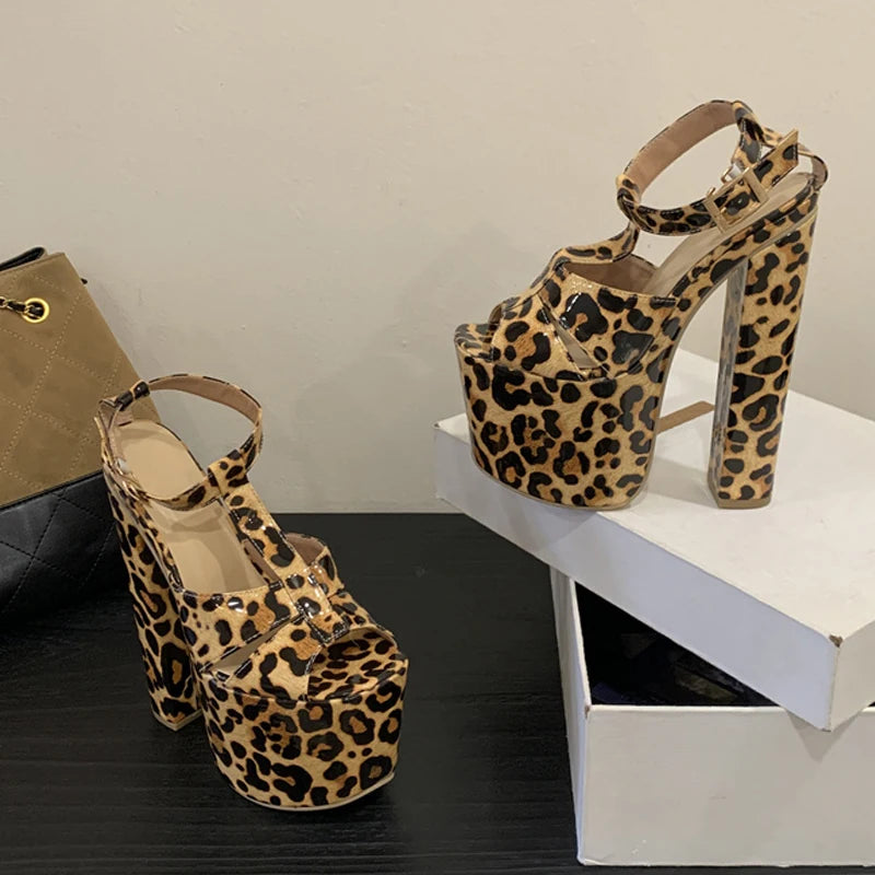Sandali donna Liyke leopardati con plateau e tacco largo
