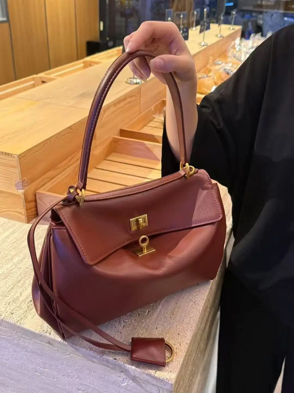 2026 New Luxury Brand Women Handbags Genuine Leather Shoulder Bags Women Retro Silver Buckle Tan Cowboy Bags Woman Totes