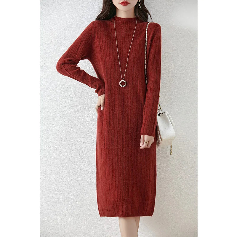 Abito da donna al ginocchio in lana con collo semi alto