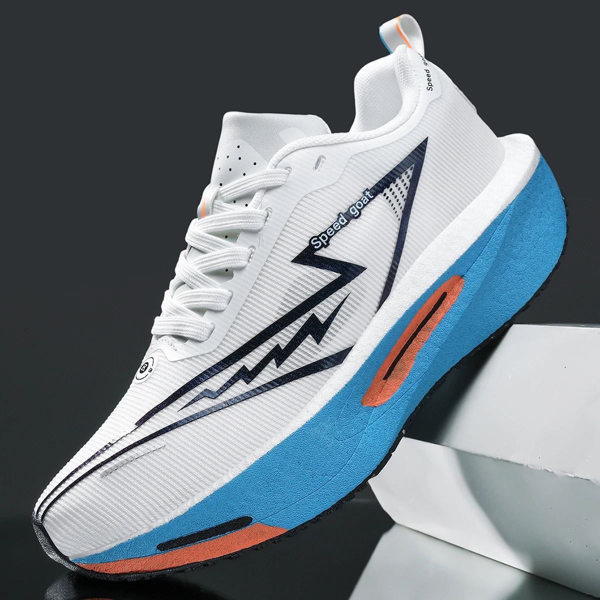 Scarpe sportive con lacci