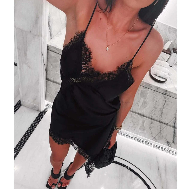 Abito corto da donna senza maniche con scollo a V