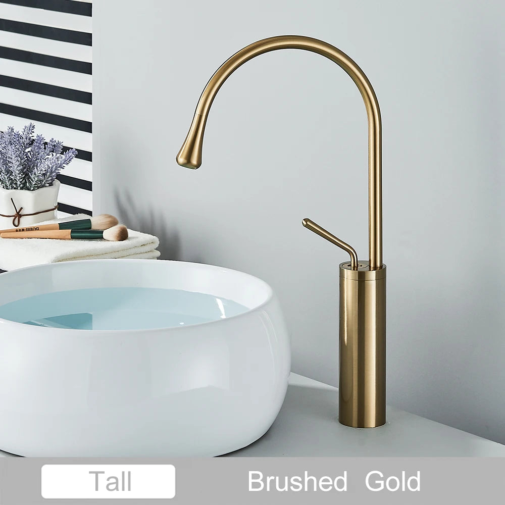 Schwarze kunstvolle Badarmatur aus Messing für Waschtisch, Warm-Kaltwasserhahn, 360° schwenkbar, Wasserfall-Auslauf, goldfarbenes, hohes Deckmontage-Mischermodell