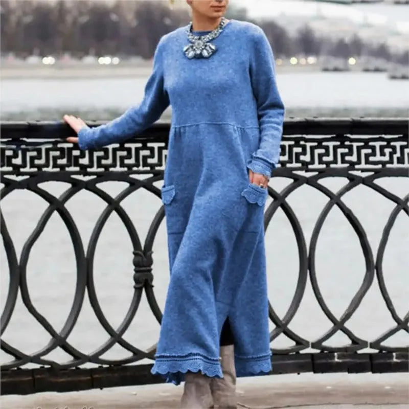 Langes Kleid mit Kapuze und Taschen