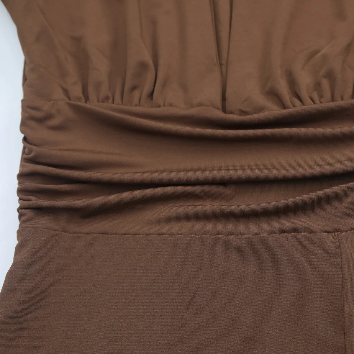 Abito lungo da donna aderente con scollo a V e spacco