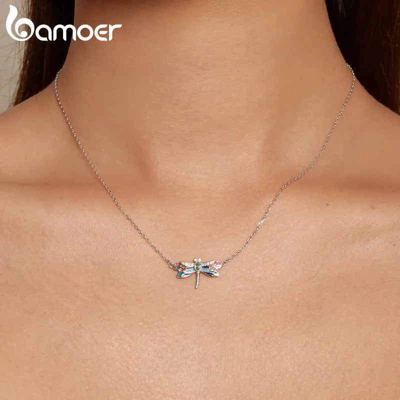 Collana con pendente a forma di libellula