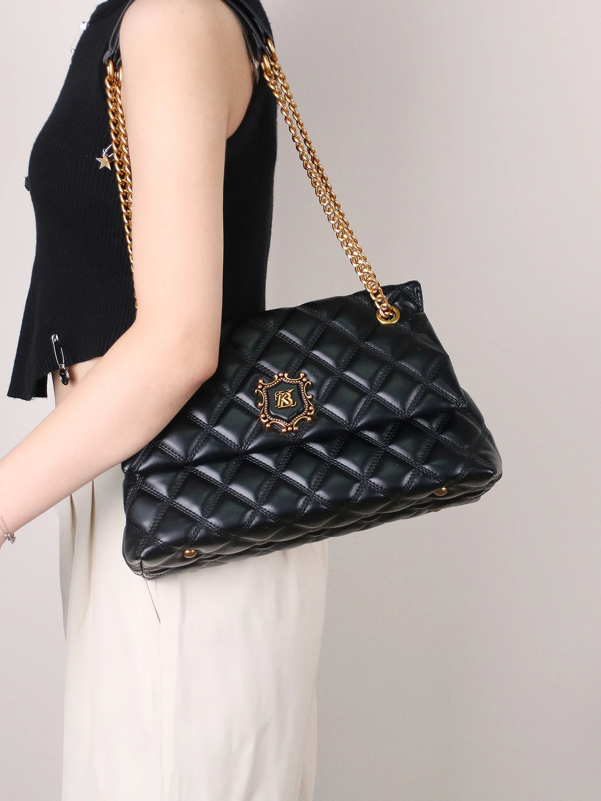 2026 Fashion New Luxury Handbag Joker Temperament Diamond Shoulder Bag High Sense Chain Large Capacity Elegant Commuter Bag One-