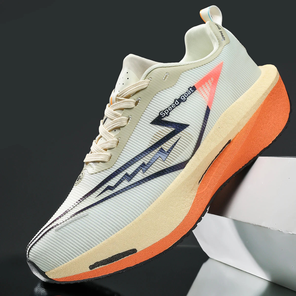 Scarpe sportive con lacci