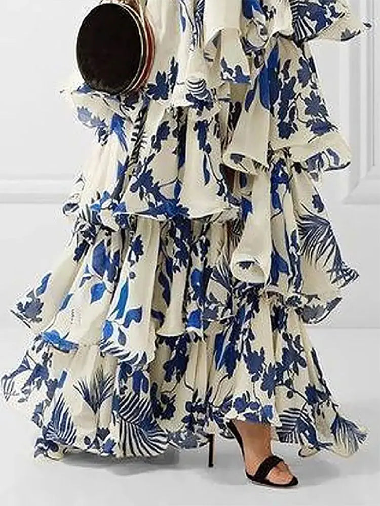 Abito lungo da sera in chiffon stampato con orlo a strati
