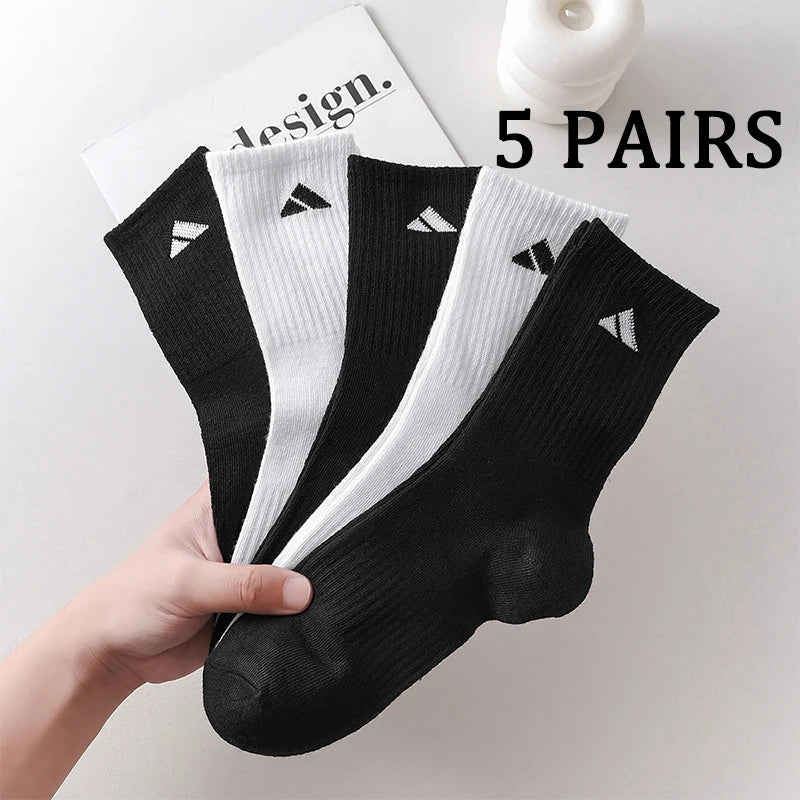 5 Paar schwarz-weiß gemusterte Socken mittlerer Länge, geeignet für Damen und Herren, bequeme Unisex-Sportsocken