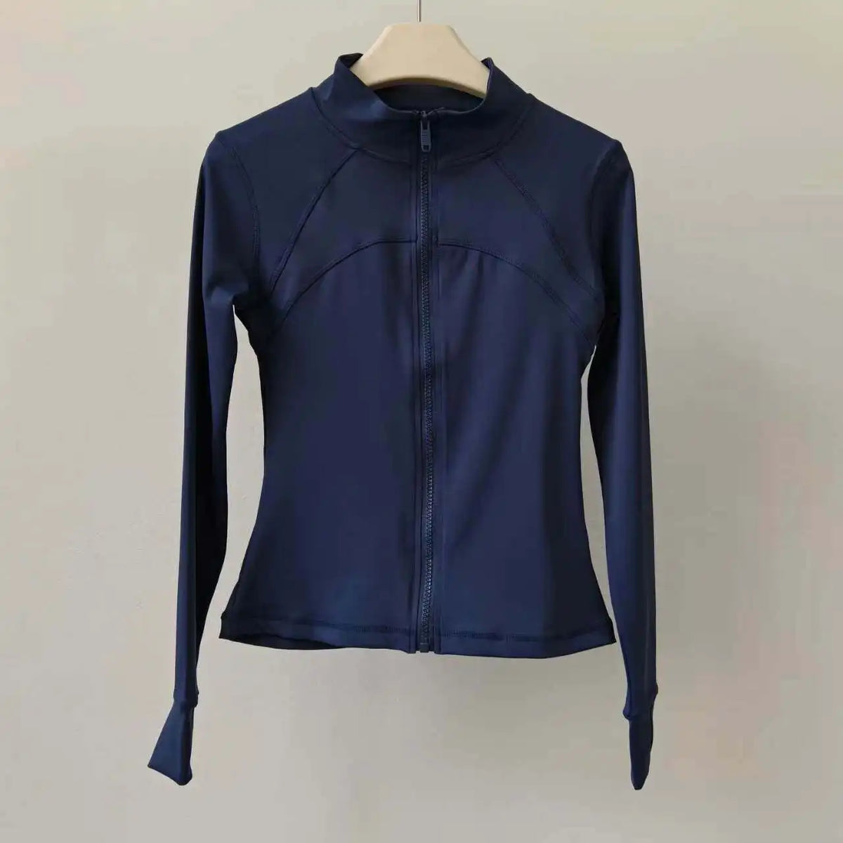 Damen-Sportjacke mit hohem Kragen und Reißverschluss
