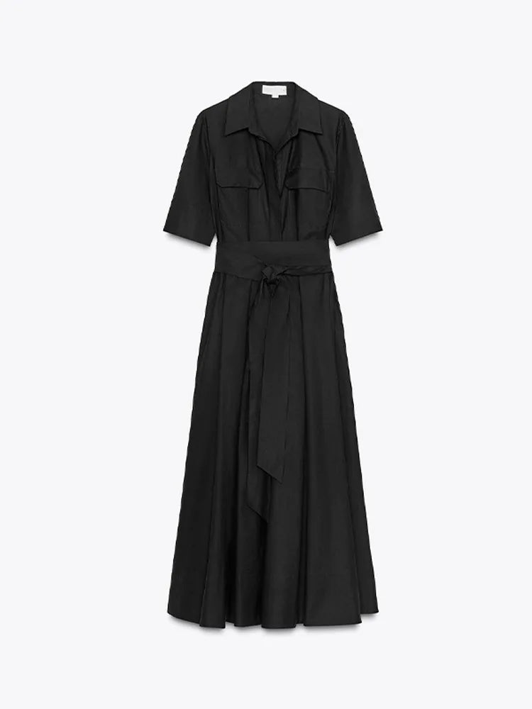 Langes Damenkleid mit Reverskragen und Frontbindung
