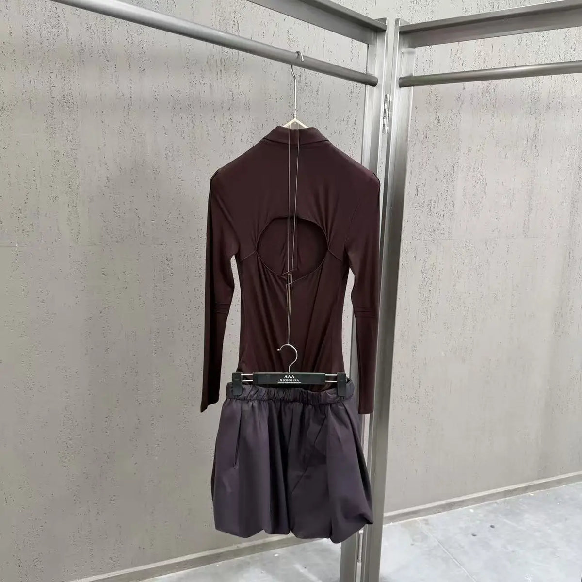 Abito da donna a lunghezza midi con colletto a revers