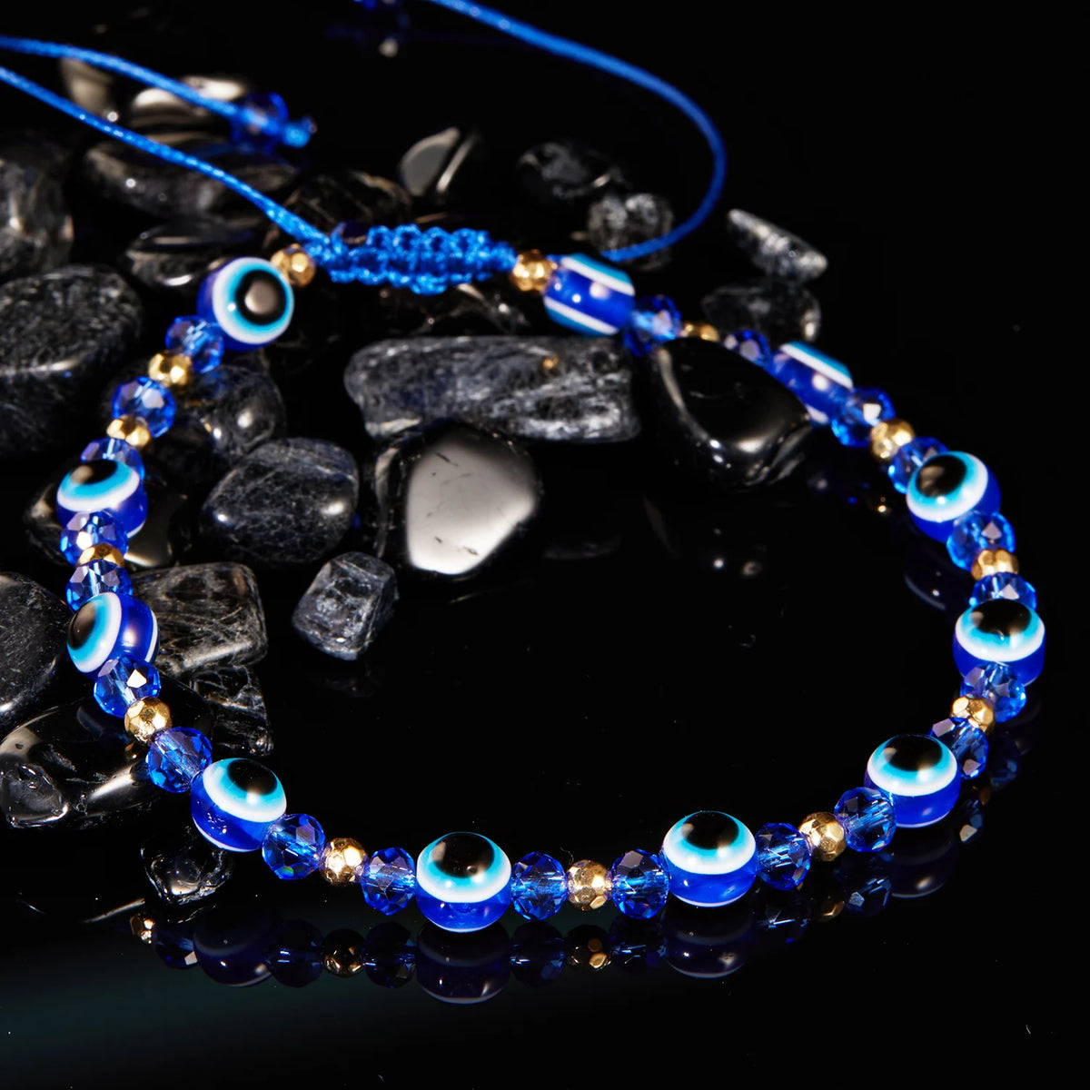 Bracciale con perline colorate e motivo occhio blu