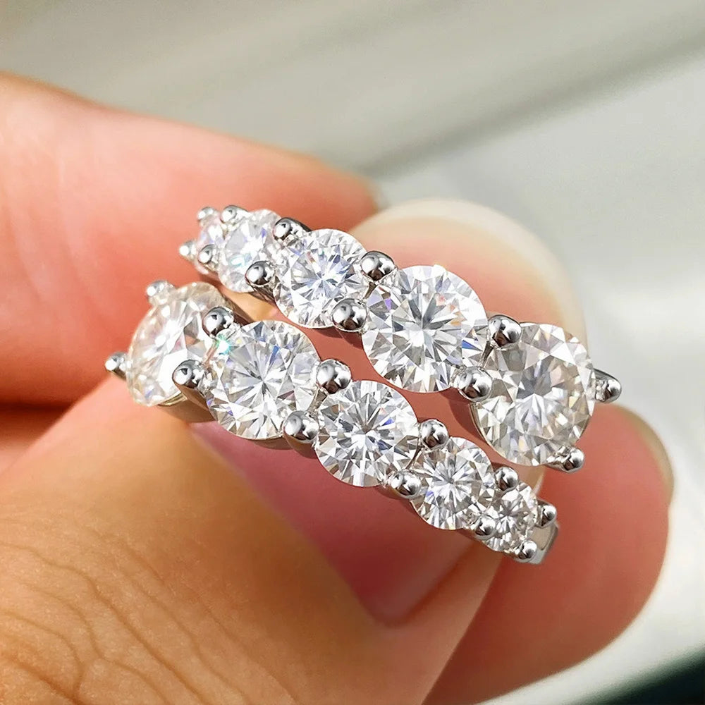 Anello in argento 925 con moissanite e fascia aperta regolabile