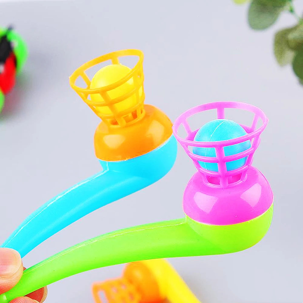 Gioco con tubi a soffio e palline sospese per feste