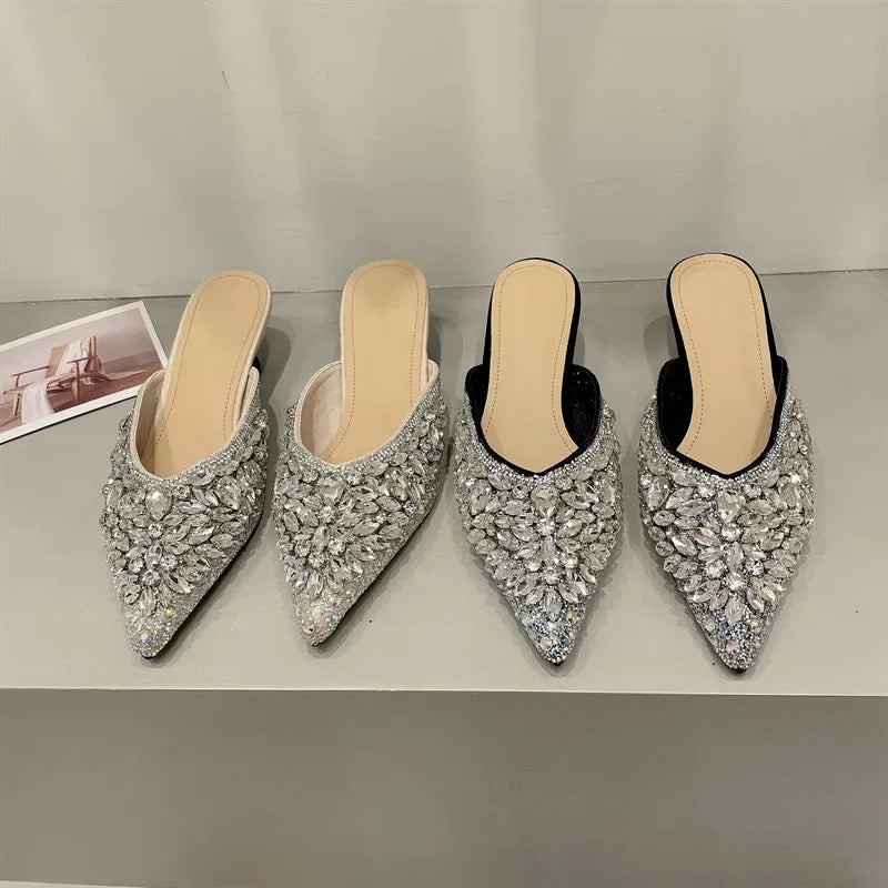 Sandales de luxe à strass pour femme, mules à talon bas, chaussures ouvertes à l'arrière, tongs pointues scintillantes, escarpins mules.