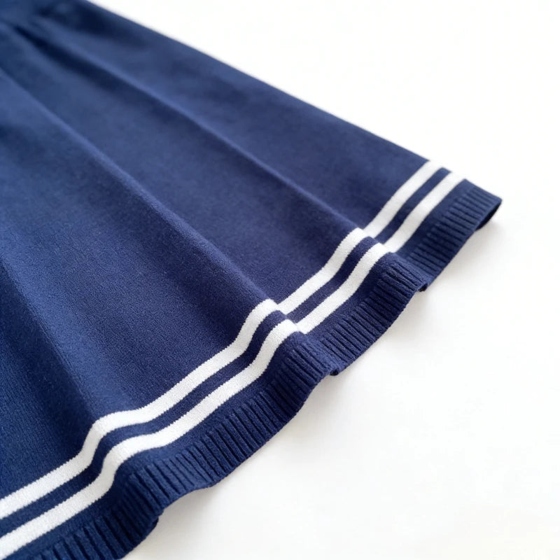 Mini abito da donna a righe con colletto e fiocco