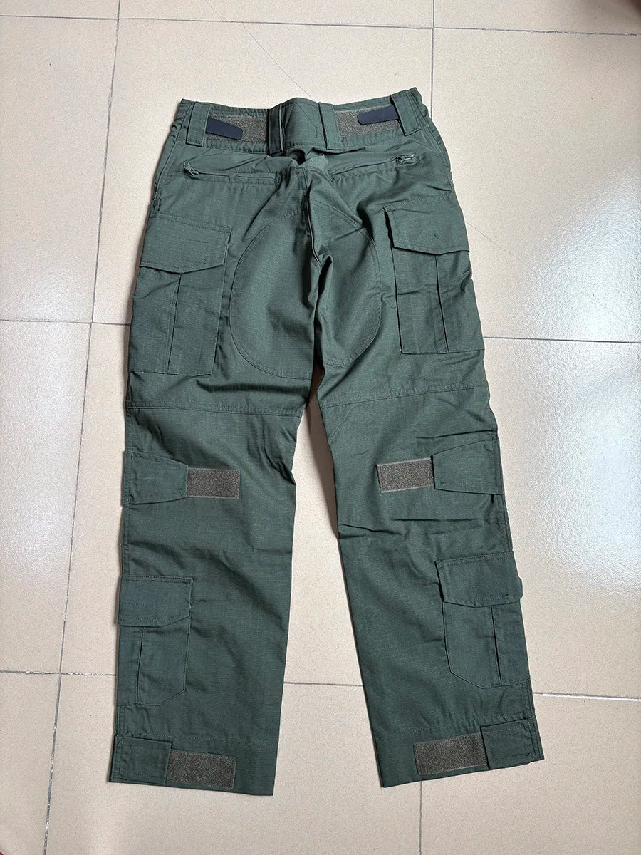 Completo mimetico uomo con maglia e pantaloni