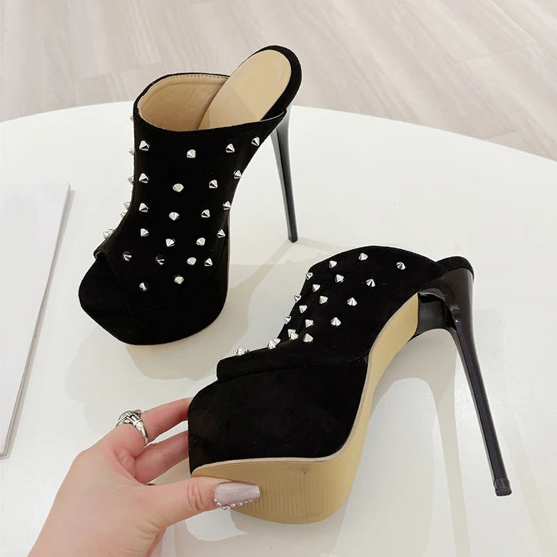 Mules donna Liyke nere con borchie e maxi plateau