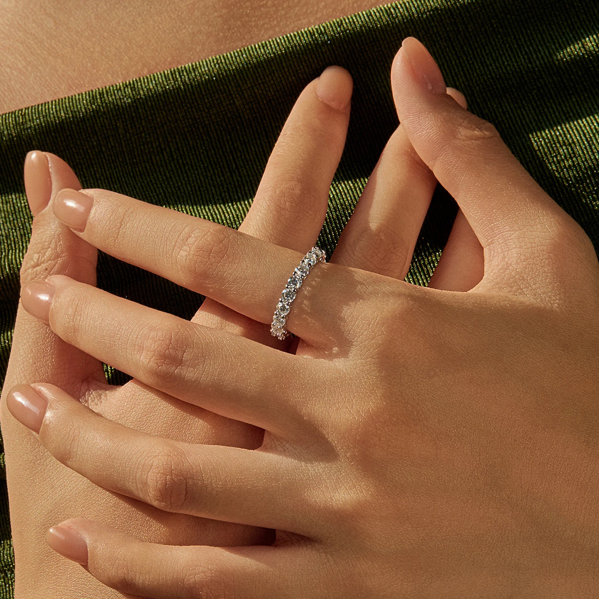 Anello eternity MODIAN in argento 925 con moissanite